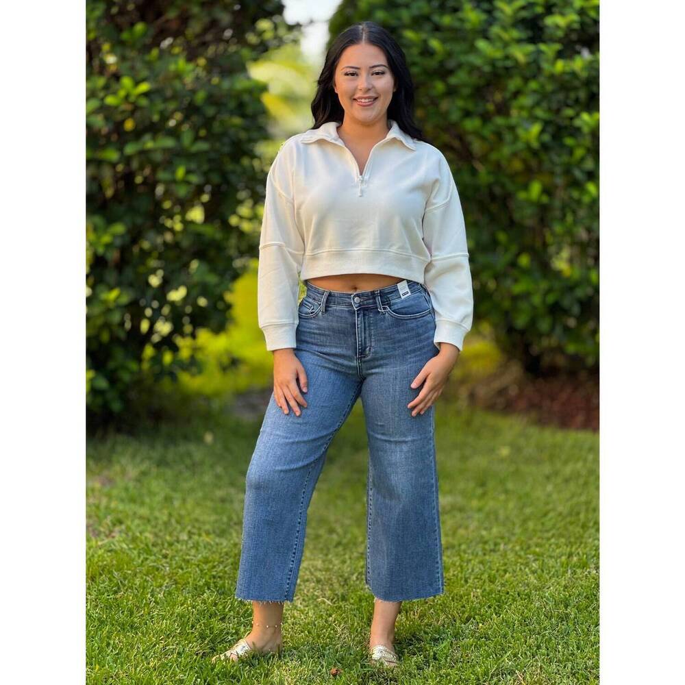 NEW JUDY BLUE classically cropped raw hem jeans in mid wash